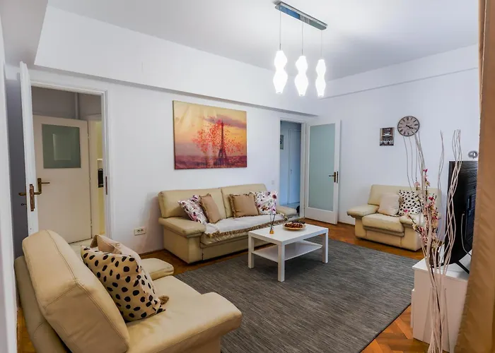 Ultracentral Golden Gatehouse 3 Bdrm