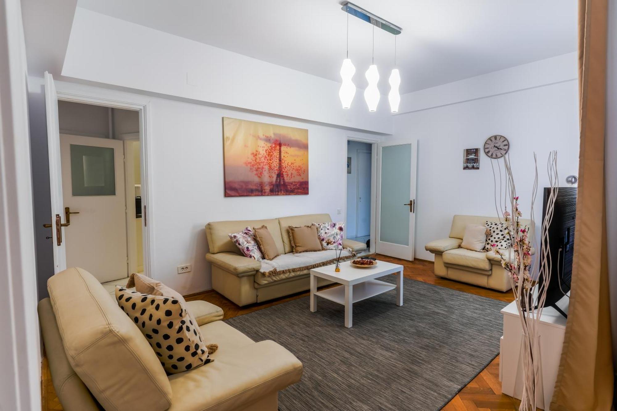 Ultracentral Golden Gatehouse 3 Bdrm * Bucarest
